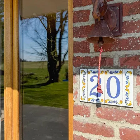 2 Bedroom Gorgeous In Hébergement de vacances *